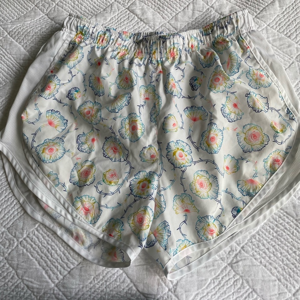NIKE women’s running shorts